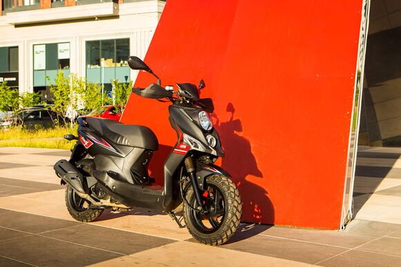 Скутер SYM CROX 125 Черный / Матовый Темно-Серый + мотошлем SYM серый pitbikemarket.ru